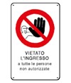 Cartelli di divieto  'vietato l'ingresso a tutte le persone non autorizzate'